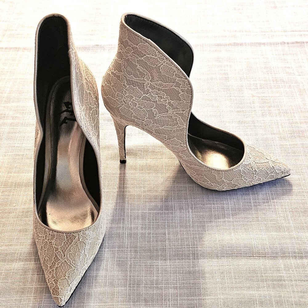 LFL Lace Cream Pointed Toe 4.5" Stiletto Heels Size 6.5